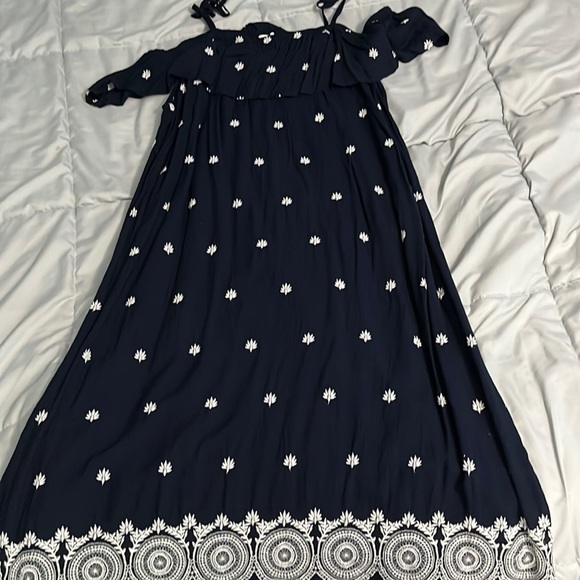 Women’s spring/summer dress - Picture 1 of 3